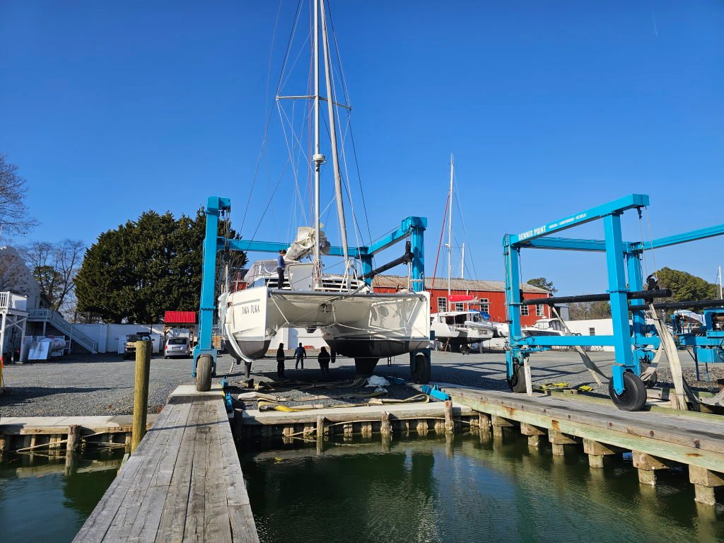 Du betrachtest gerade Launching the boat and building a solar arch