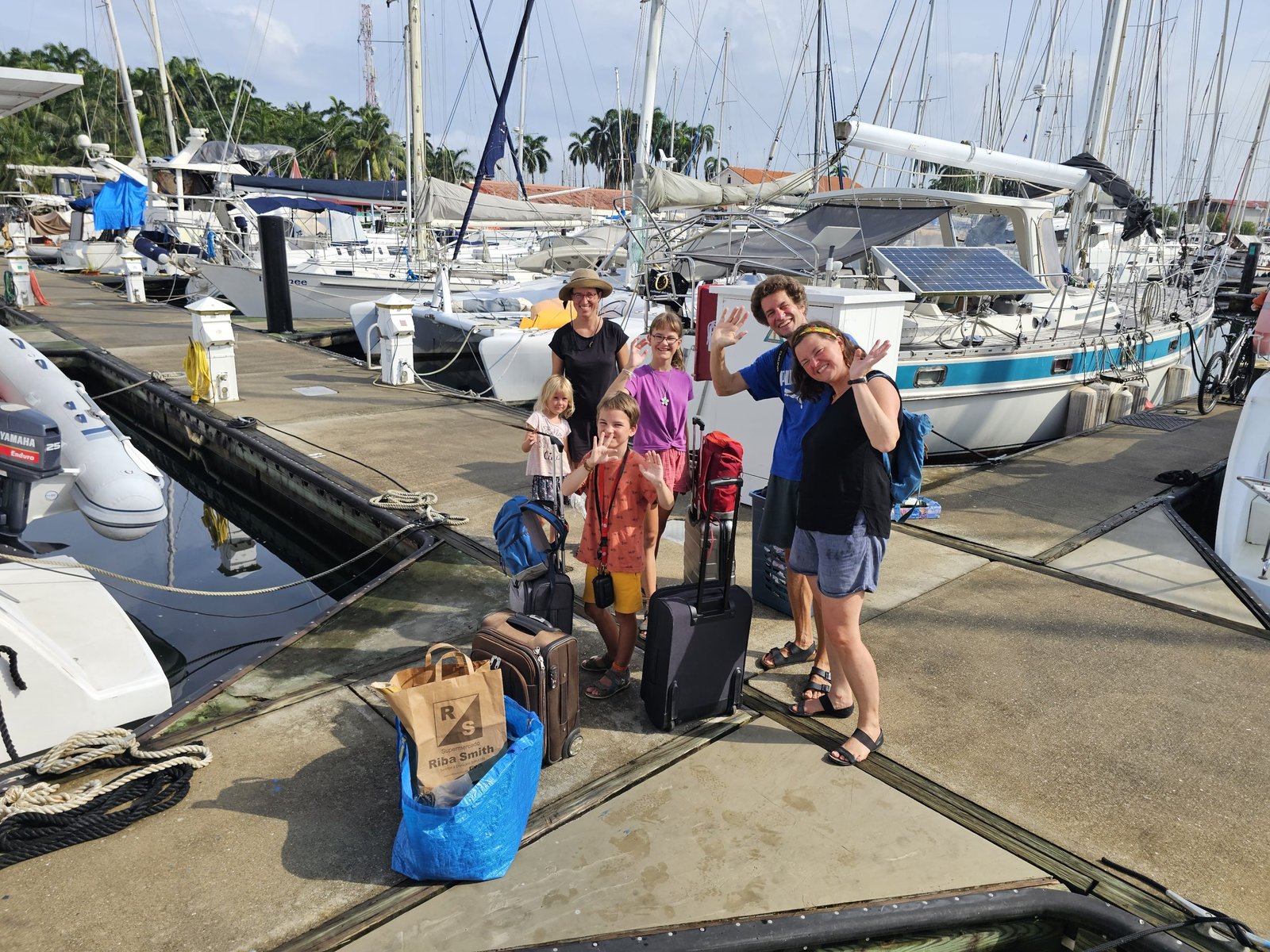 Du betrachtest gerade #35: Sailing to Shelter Bay to pack up our boat